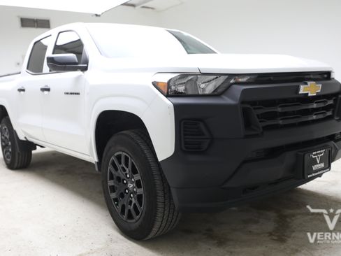 Used 2025 Chevrolet Colorado W/T w/ WT Custom Package AWD/4WD image 6