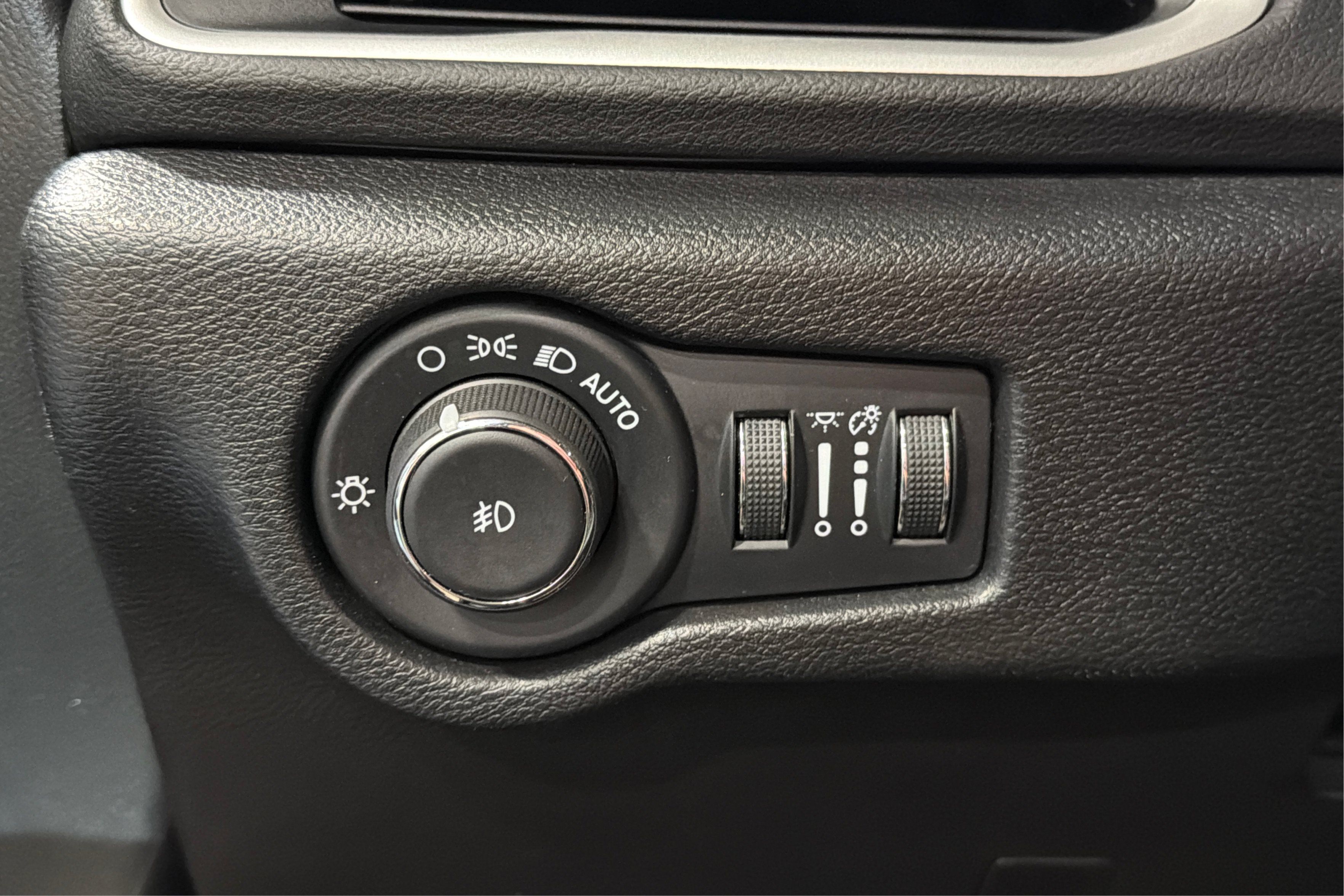 Used 2025 Chrysler Pacifica Select FWD image 21