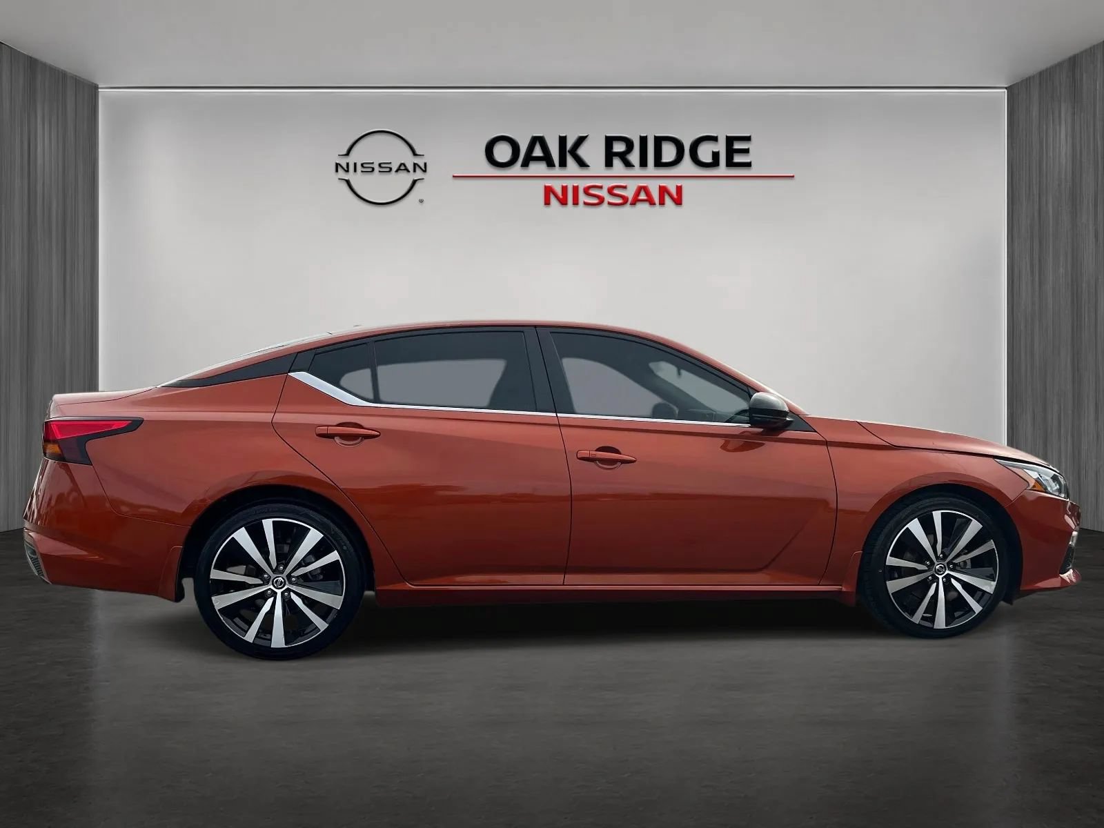 Used 2021 Nissan Altima 2.5 SR w/ SR Premium Package FWD image 2