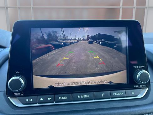 Used 2023 Nissan Rogue SV image 27