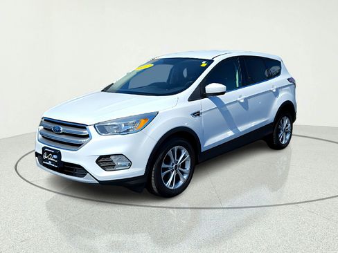 Used 2017 Ford Escape SE FWD image 2