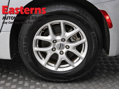 Used 2023 Chrysler Voyager LX FWD image 8