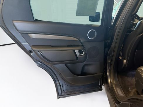 Used 2022 Land Rover Discovery HSE R-Dynamic AWD/4WD image 28