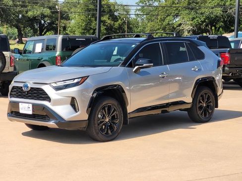 Used 2023 Toyota RAV4 XSE AWD/4WD image 3