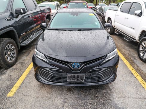 Used 2020 Toyota Camry LE image 5