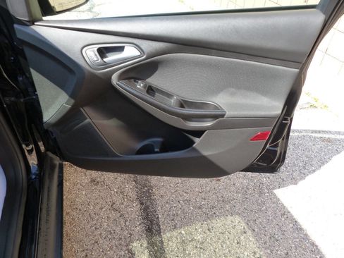 Used 2018 Ford Focus Titanium w/ Titanium Technology Package FWD image 47