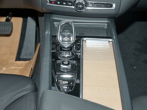 New 2026 Volvo XC60 T8 Plus w/ Climate Package PRO AWD/4WD image 29