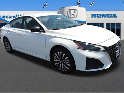 Used 2025 Nissan Altima 2.5 SV FWD image 1