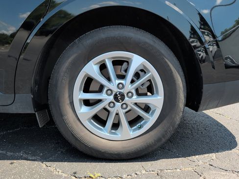Used 2024 Kia Carnival LX FWD image 26