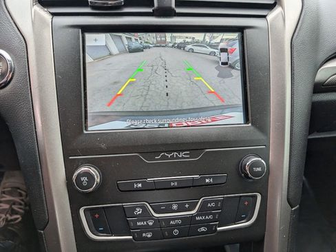 Used 2020 Ford Fusion SE FWD image 23