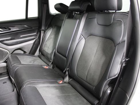 Used 2022 Jeep Grand Cherokee Altitude image 37