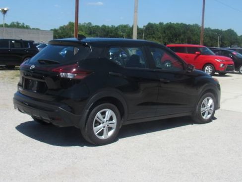 Used 2024 Nissan Kicks S FWD image 4