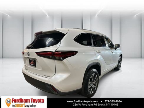 Used 2023 Toyota Highlander XLE image 4