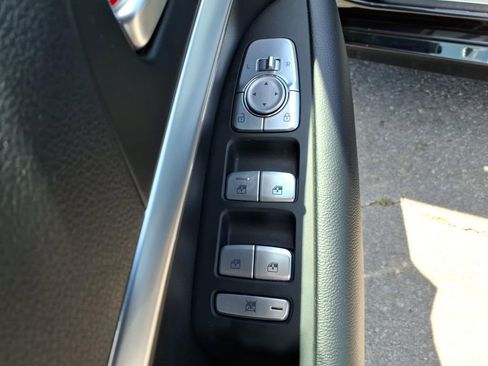Used 2025 Genesis G70 2.5T AWD/4WD image 11