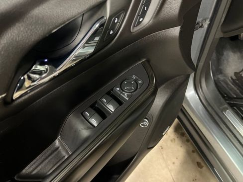 Certified 2021 GMC Acadia SLT w/ Technology Package image 16