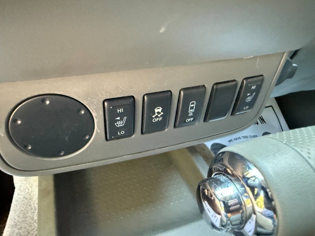 Used 2015 Nissan Frontier SL w/ Moonroof Package RWD image 23