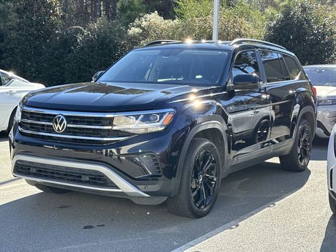 Used 2023 Volkswagen Atlas SE w/ Black Wheel Package image 3