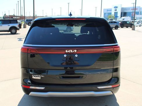 Used 2024 Kia Carnival LX FWD image 15
