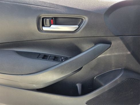 Used 2020 Toyota Corolla LE image 23