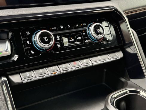 Used 2024 GMC Sierra 2500 AT4 w/ AT4 Premium Plus Package image 20