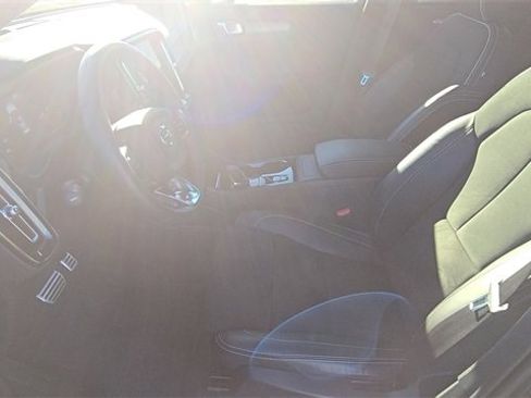 Used 2022 Volvo XC40 T5 R-Design w/ Climate Package image 13