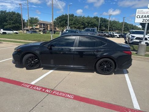 Used 2025 Toyota Camry SE FWD image 6