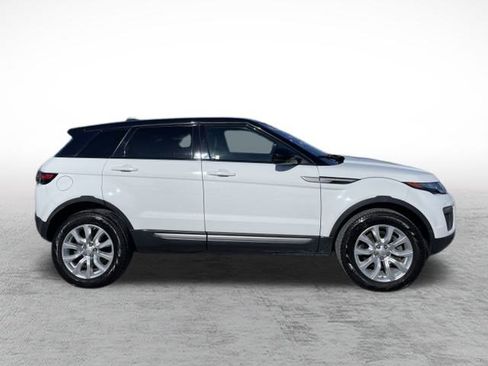 Used 2017 Land Rover Range Rover Evoque SE image 4