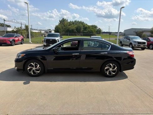 Used 2017 Honda Accord LX image 2
