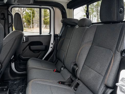 Used 2025 Jeep Gladiator Willys image 16