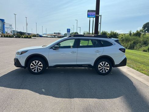 Used 2022 Subaru Outback AWD/4WD image 6