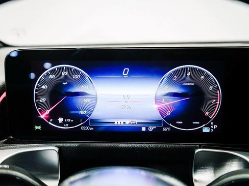 Used 2025 Mercedes-Benz GLB 250 4MATIC image 25