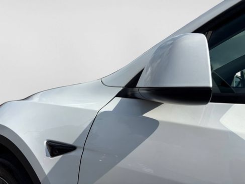 Used 2023 Tesla Model Y AWD image 50