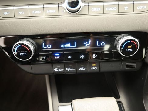 Used 2024 Hyundai Elantra SEL FWD image 9