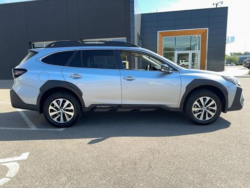 Certified 2025 Subaru Outback Premium image 9