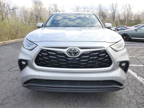 Used 2023 Toyota Highlander LE AWD/4WD image 13