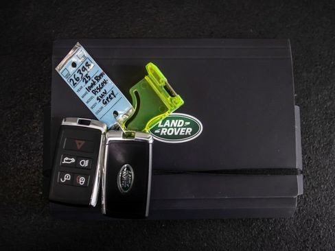 Used 2025 Land Rover Discovery Dynamic SE AWD/4WD image 50