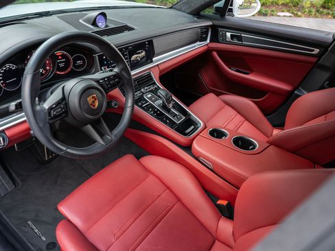Used 2023 Porsche Panamera GTS AWD/4WD image 9