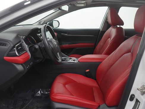 Used 2020 Toyota Camry XSE w/ Navigation Package image 17