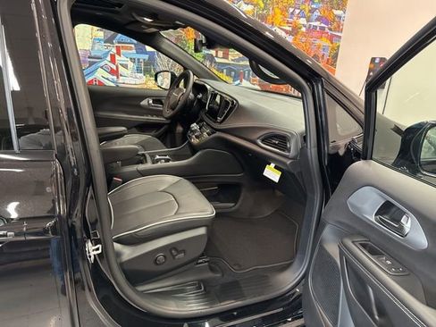 New 2026 Chrysler Pacifica Limited w/ S Appearance Package FWD image 51