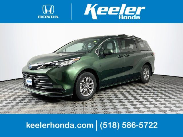 Used 2023 Toyota Sienna LE FWD image 1
