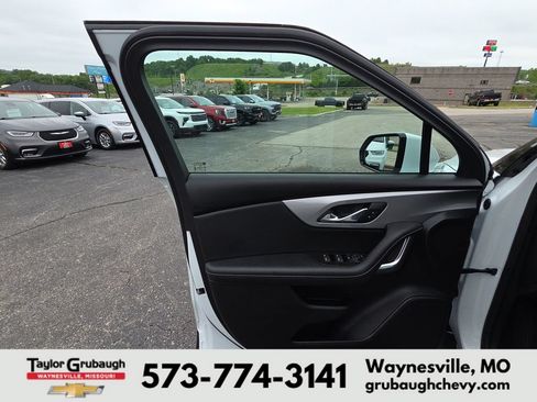 Used 2025 Chevrolet Blazer LT AWD/4WD image 12
