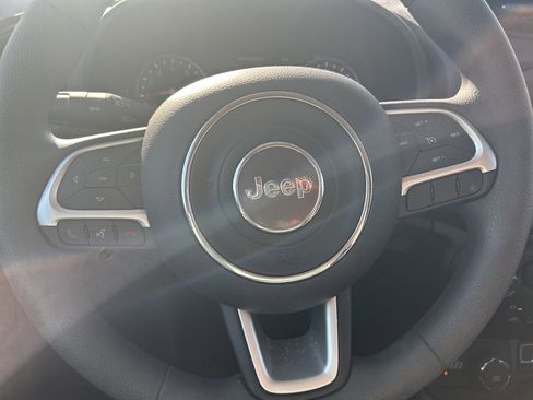 Used 2023 Jeep Renegade Latitude image 6