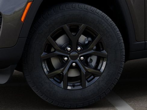 New 2025 Jeep Grand Cherokee Laredo RWD image 8