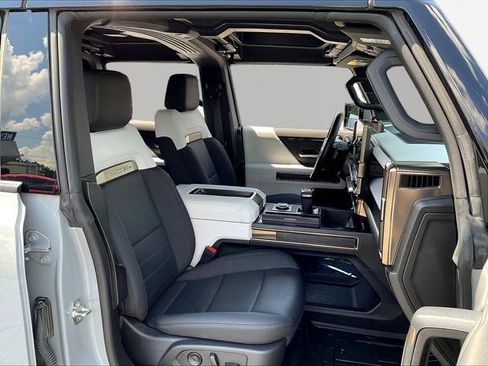Used 2024 GMC Hummer EV 2X w/ LPO, Illumination Package AWD/4WD image 31