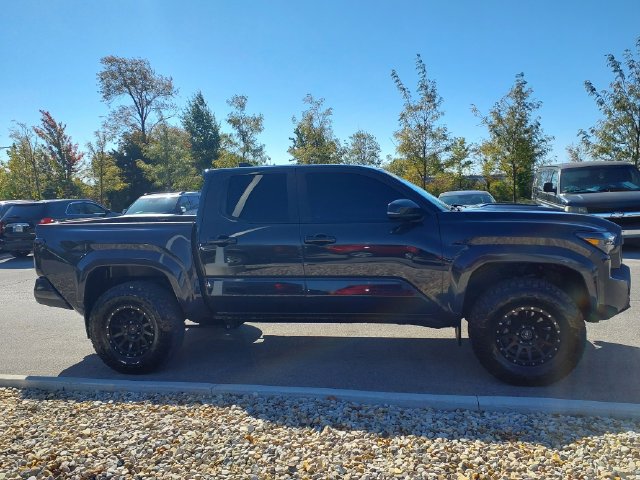 Used 2024 Toyota Tacoma TRD Sport w/ TRD Sport Premium Package AWD/4WD image 4