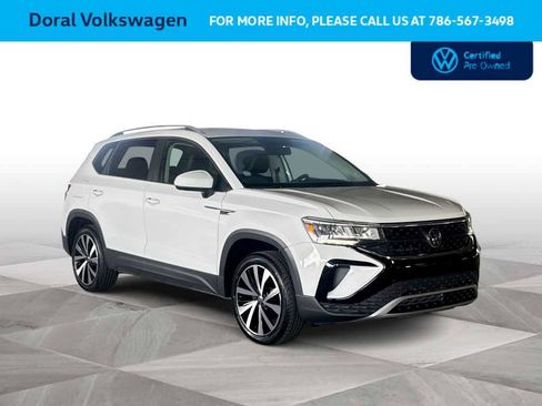 Used 2022 Volkswagen Taos SE FWD image 2