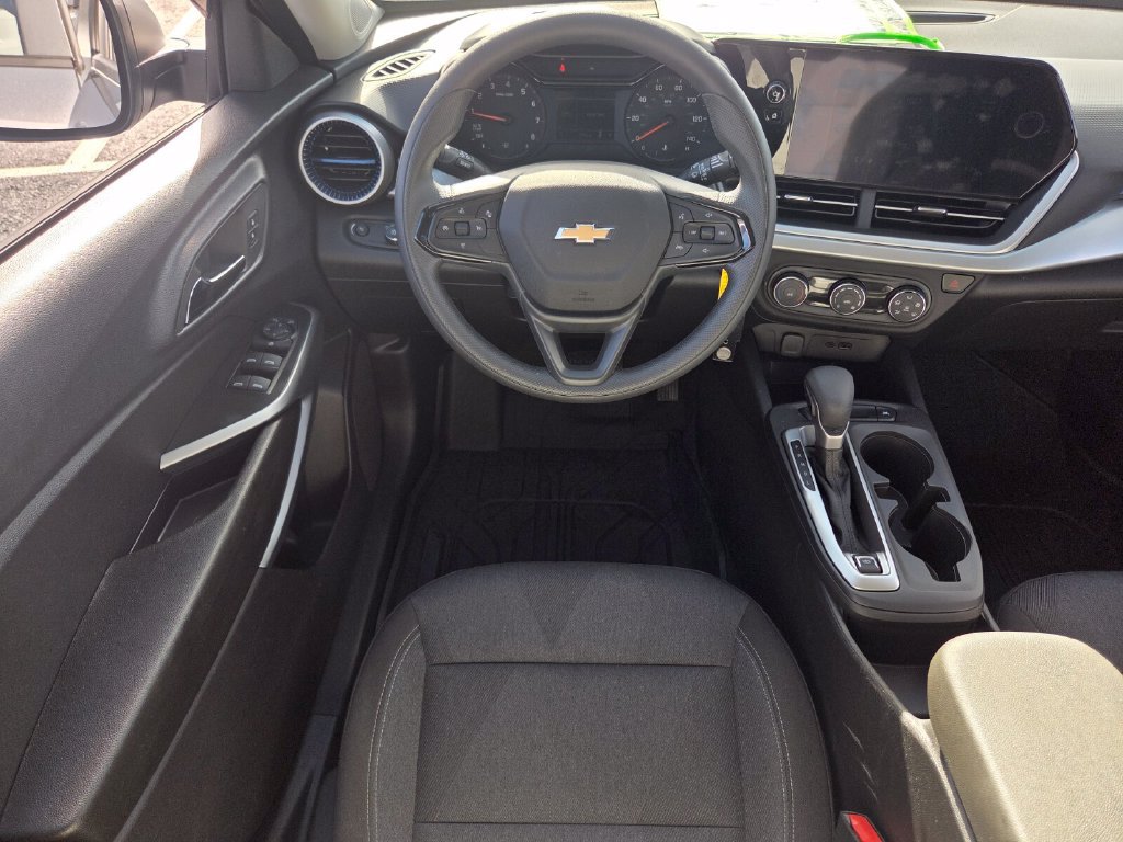 Certified 2025 Chevrolet Trax LS w/ Driver Confidence Package FWD image 14