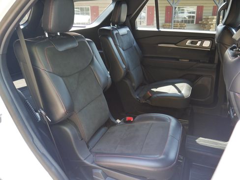 Certified 2025 Ford Explorer ST AWD/4WD image 33