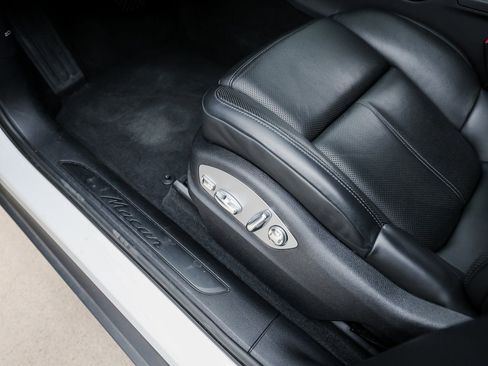 Certified 2022 Porsche Macan image 14