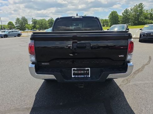 Used 2023 Toyota Tacoma TRD Off-Road AWD/4WD image 9